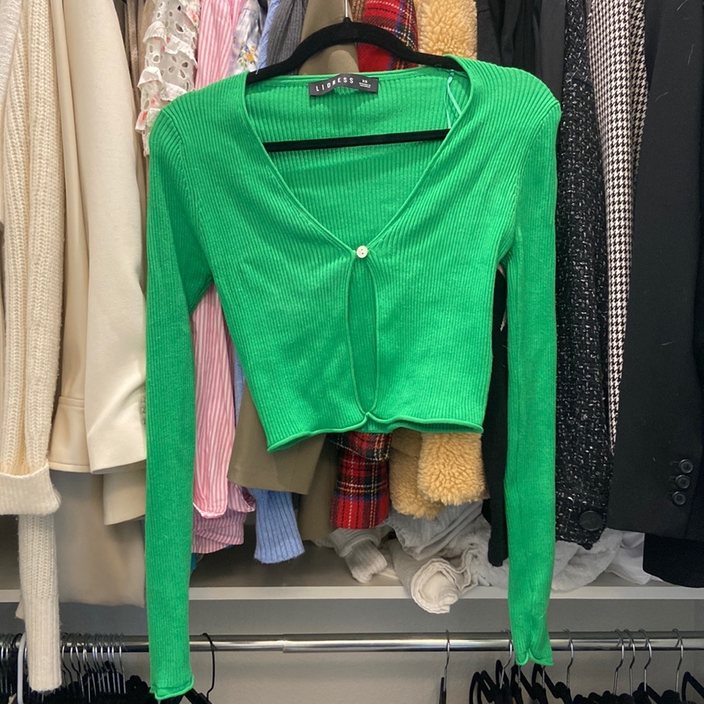 Lioness cropped cardigan with single button closure